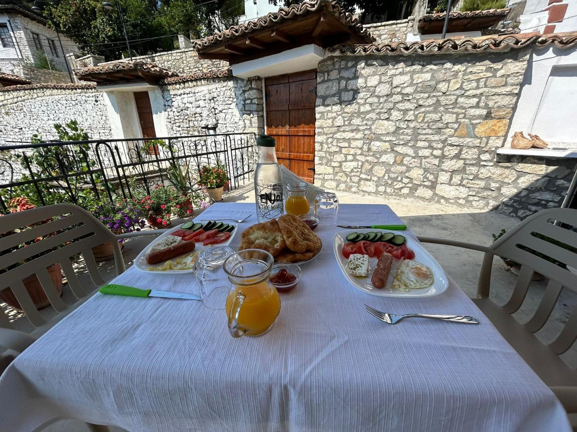 Hotel Vila Vreko B&B Berat Exterior foto